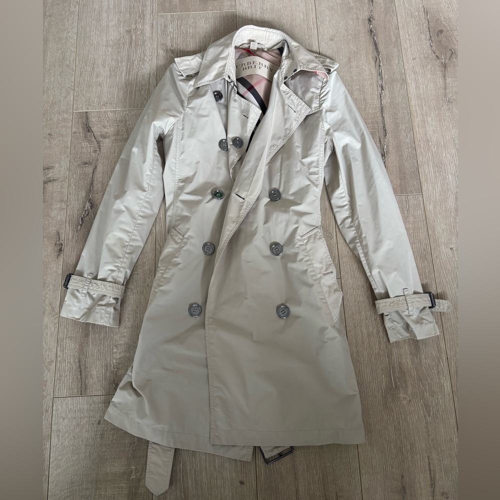 Burberry Vintage Beige Trench Coat Size 4